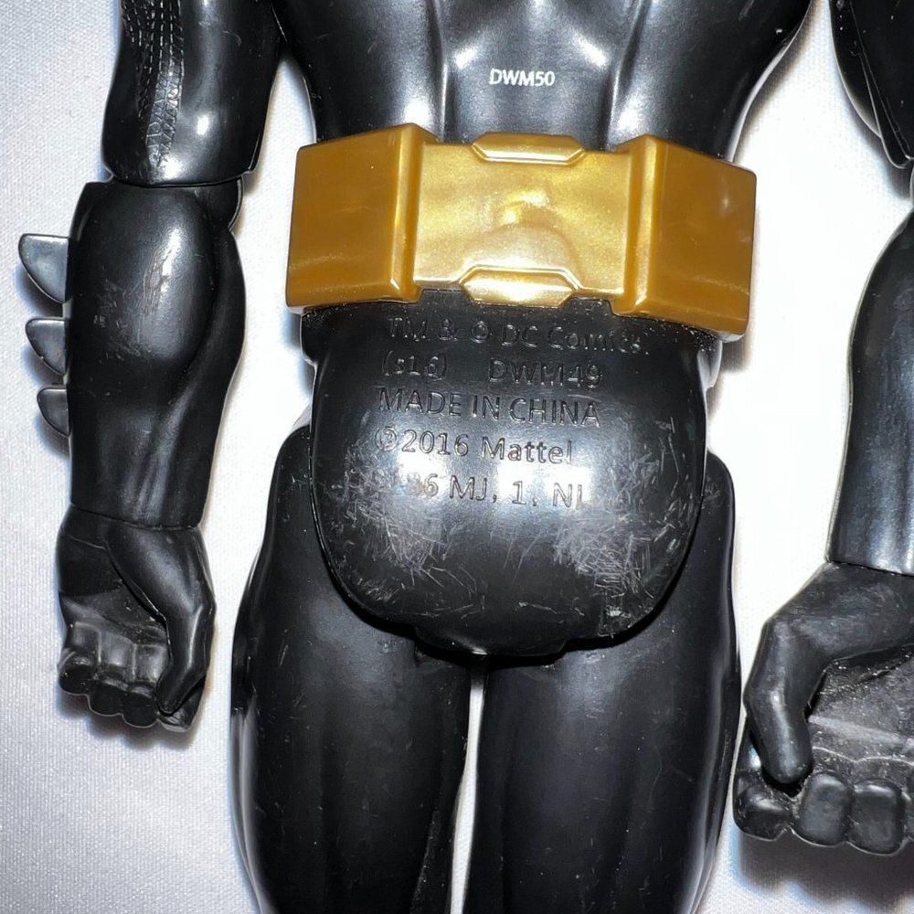 Mattel DC Comics 12" Inch Batman Action Figure Black Gold Belt - Picture 8 of 9